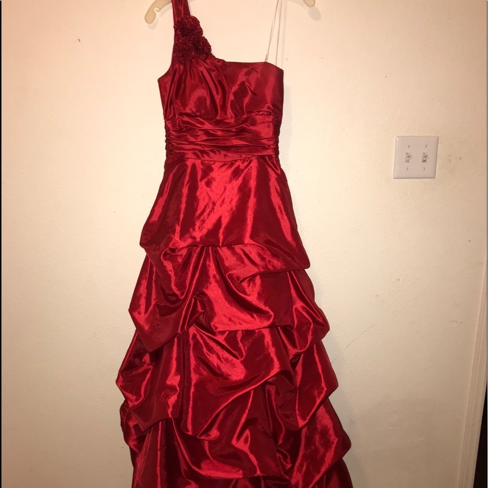 Beautiful Ruby Red David Bridal Dress